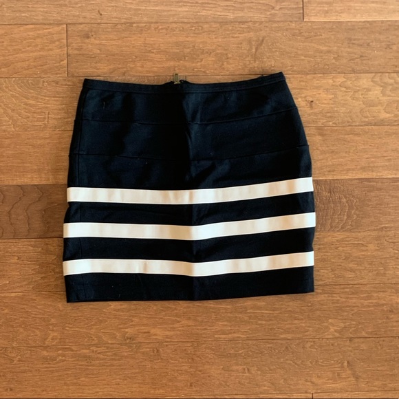📦Moving Sale - 4/20$📦Mini skirt black and white - Picture 1 of 2